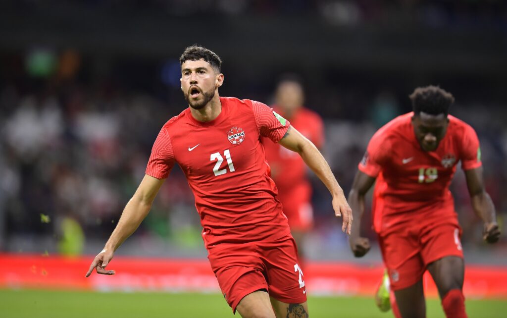 Jonathan Osorio de Canadá festeja gol contra México